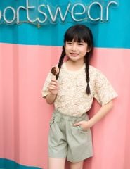 Áo T-shirt trẻ em casual phối bo cổ vải rib in tràn