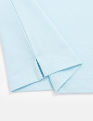 Áo phông có cổ nam mắt chim xẻ tà dáng ôm