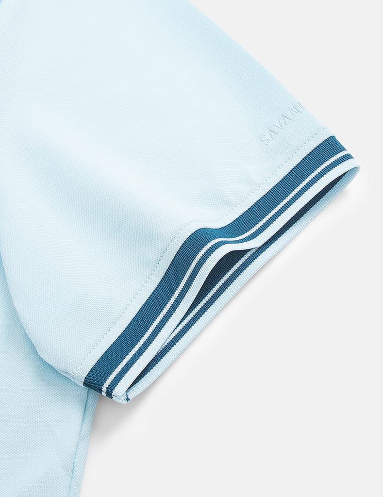 Áo phông có cổ nam mắt chim xẻ tà dáng ôm