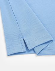 Áo phông có cổ nam mắt chim xẻ tà dáng ôm