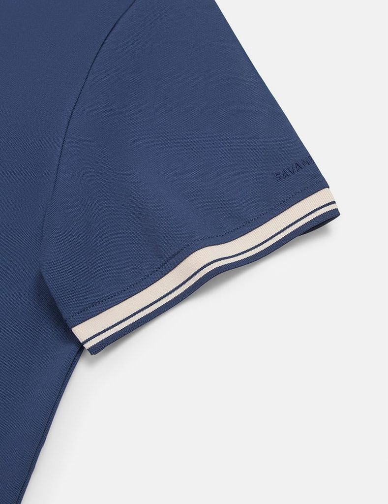 Áo phông có cổ nam mắt chim xẻ tà dáng ôm