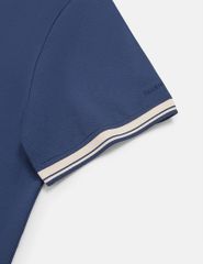 Áo phông có cổ nam mắt chim xẻ tà dáng ôm