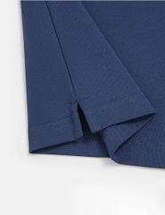 Áo phông có cổ nam mắt chim xẻ tà dáng ôm