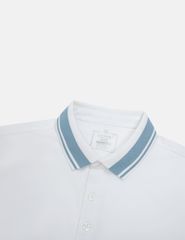 Áo phông có cổ nam mắt chim xẻ tà dáng ôm