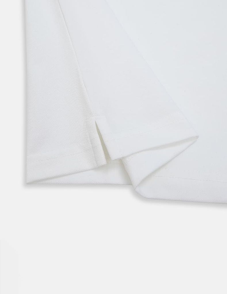 Áo phông có cổ nam mắt chim xẻ tà dáng ôm