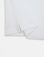 Áo phông có cổ nam mắt chim xẻ tà dáng ôm