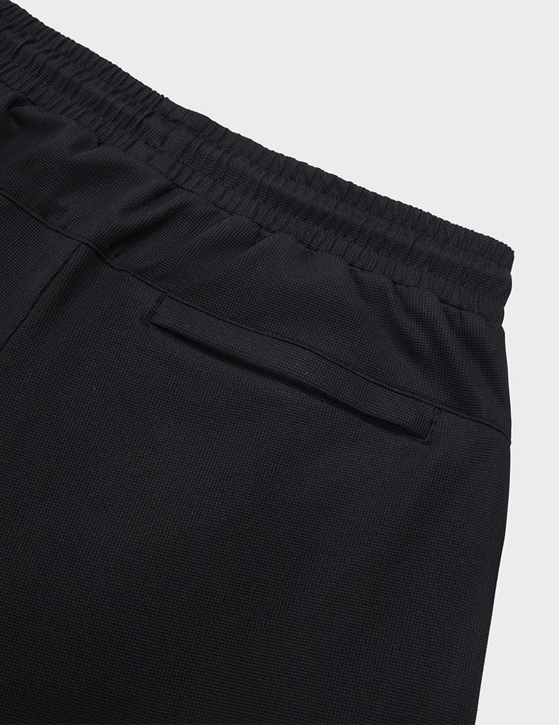 Quần short nam dệt kim ép gấu dáng ôm vừa
