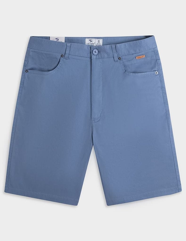 Quần short kaki nam cạp thường logo da gắn túi