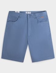 Quần short kaki nam cạp thường logo da gắn túi