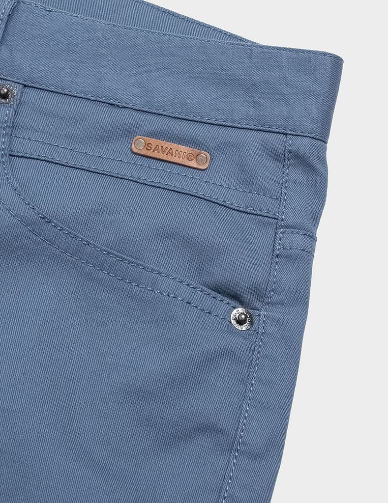 Quần short kaki nam cạp thường logo da gắn túi