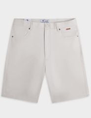 Quần short kaki nam cạp thường logo da gắn túi