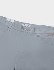 Quần short kaki nam cạp thường logo da gắn túi