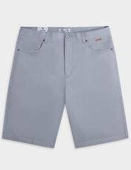 Quần short kaki nam cạp thường logo da gắn túi