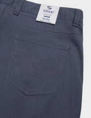 Quần short kaki nam cạp thường logo da gắn túi