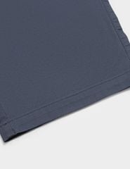 Quần short kaki nam cạp thường logo da gắn túi