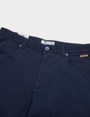Quần short kaki nam cạp thường logo da gắn túi