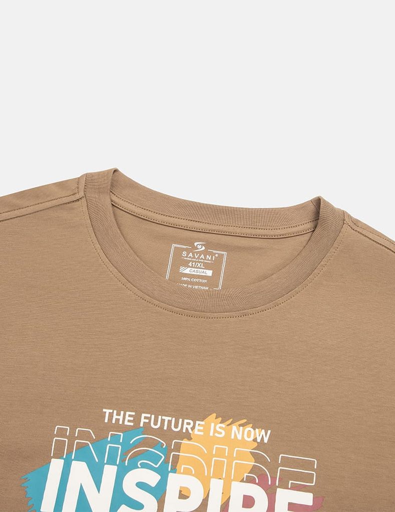 Áo T-shirt nam cổ bo vải rib hình in trước ngực