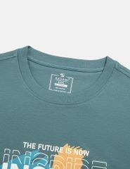 Áo T-shirt nam cổ bo vải rib hình in trước ngực