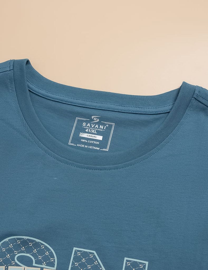 Áo T-shirt nam ngắn tay cổ tròn in trước ngực