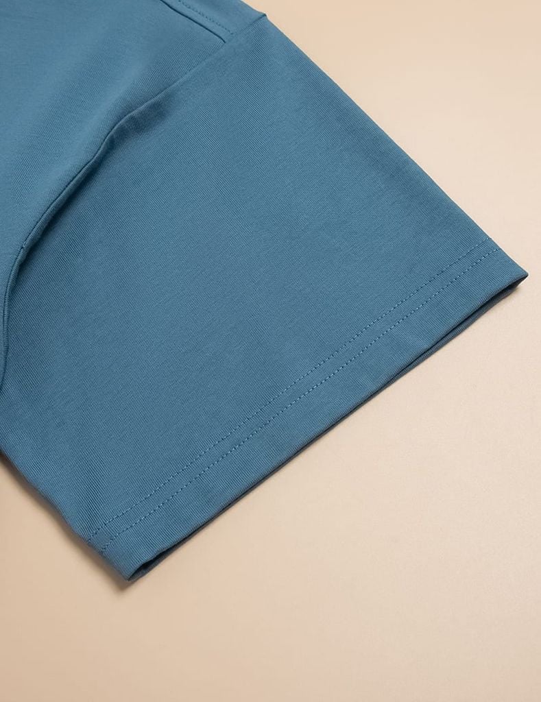 Áo T-shirt nam ngắn tay cổ tròn in trước ngực
