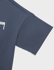 Áo thun ngắn tay cổ tròn in ngực trái dáng casual