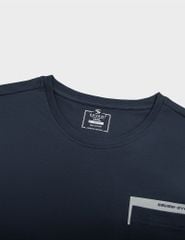Áo thun ngắn tay cổ tròn in ngực trái dáng casual