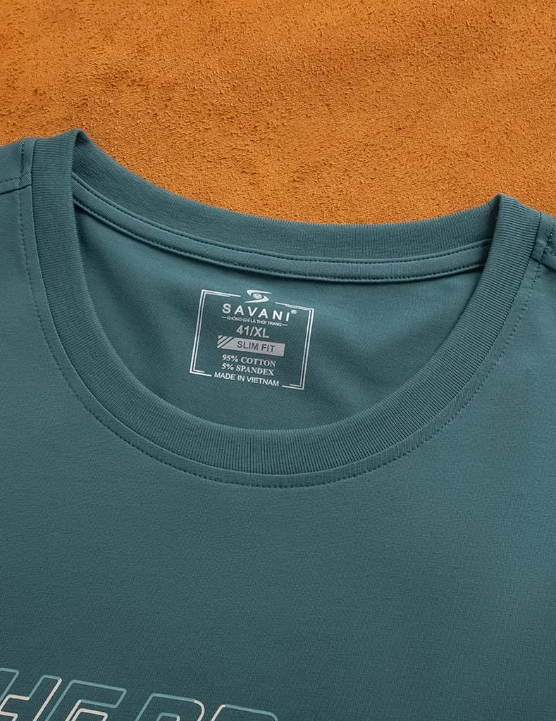Áo T-shirt nam ngắn tay cổ tròn in mảng trước ngực