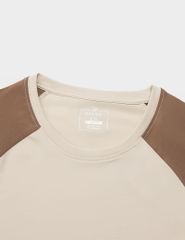 Áo thun nam cố tròn tay raglan in nhỏ gấu áo