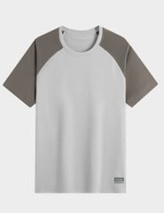 Áo thun nam cố tròn tay raglan in nhỏ gấu áo