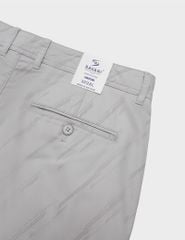 Quần short kaki nam cạp thường họa tiết xước chéo