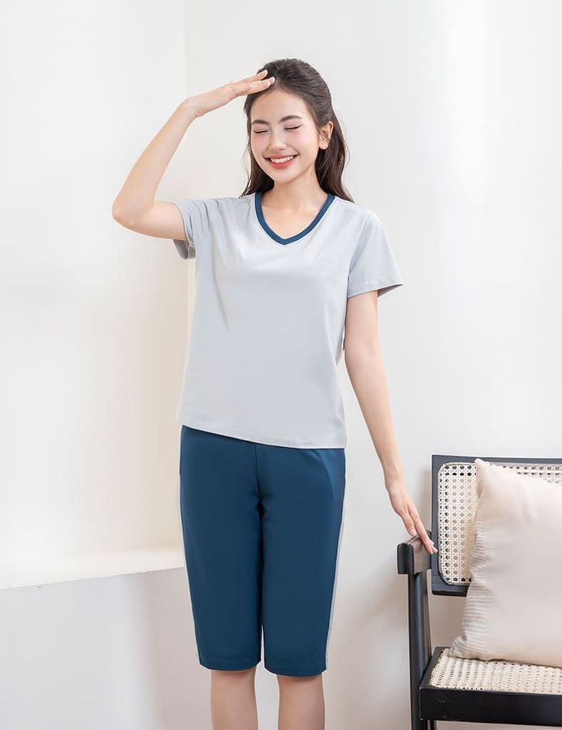 Bộ hè nữ cổ tim quần lửng phối line hai bên