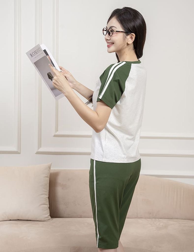 Bộ hè quần lửng nữ tay raglan in sọc hai bên vai