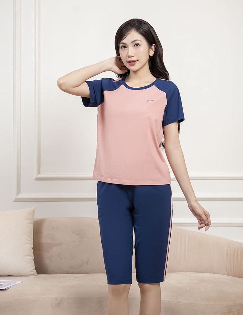 Bộ hè quần lửng nữ tay raglan in sọc hai bên vai