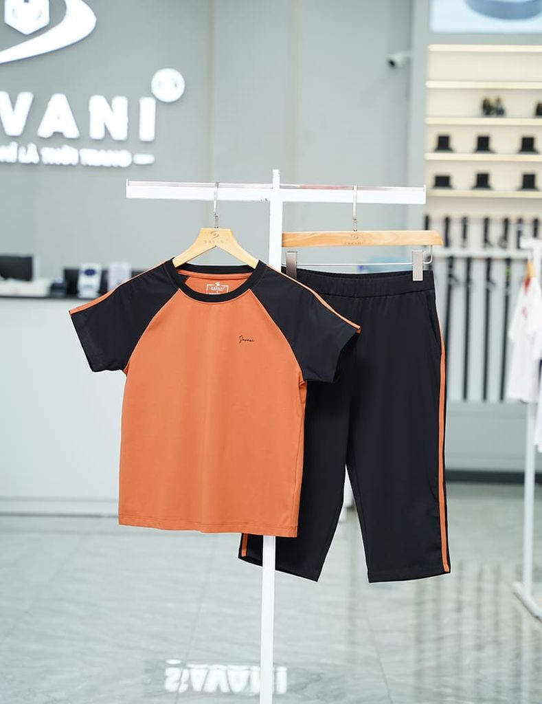 Bộ hè quần lửng nữ tay raglan in sọc hai bên vai