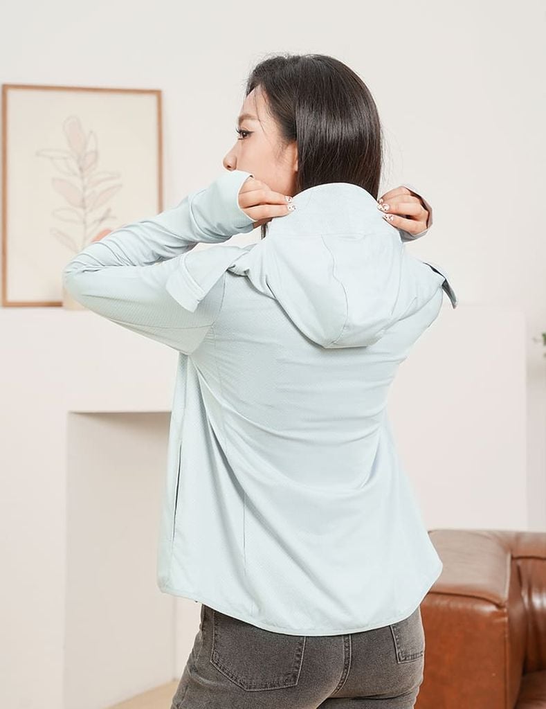 Áo chống nắng nữ chống UV có mũ ép đề can phản quang ngực