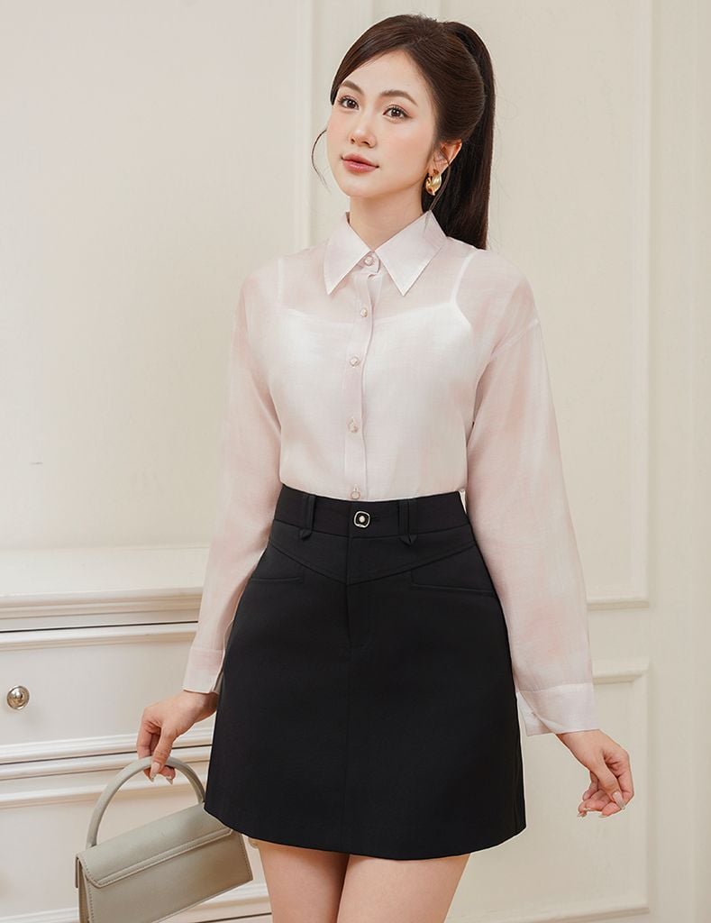 Áo sơ mi dài tay nữ in loang phối áo hai dây trắng