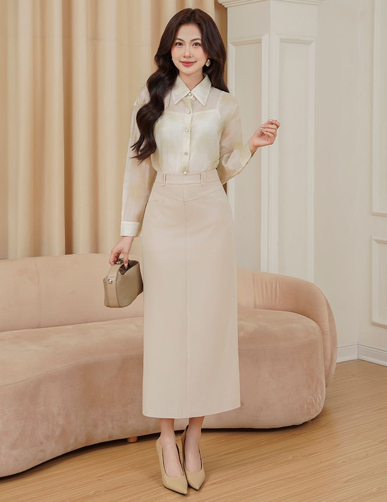 Áo sơ mi dài tay nữ in loang phối áo hai dây trắng