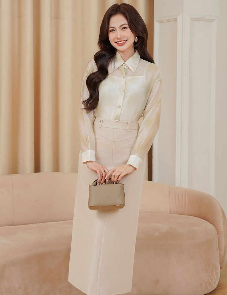 Áo sơ mi dài tay nữ in loang phối áo hai dây trắng