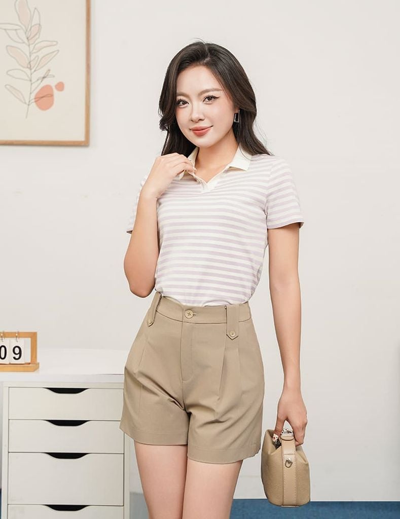 Áo polo nữ ngắn tay kẻ trang nẹp trụ V bo dệt thêu logo