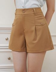 Quần short khaki nữ nắp túi đính khuy trang trí
