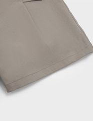 Quần short khaki nữ nắp túi đính khuy trang trí