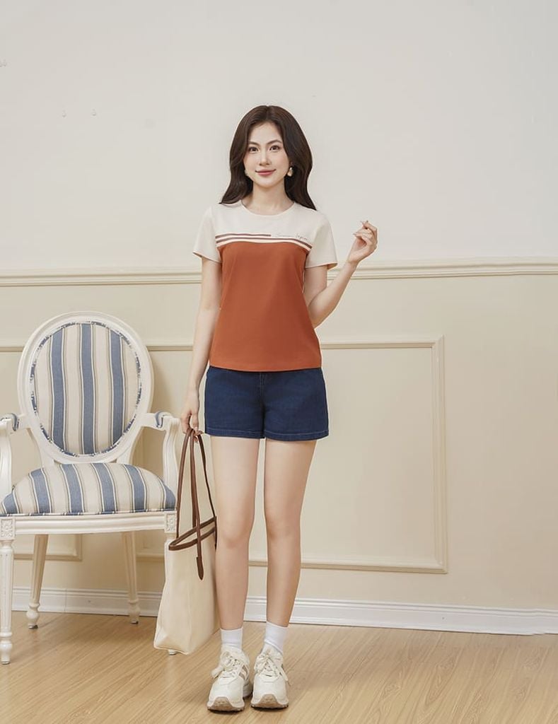 Áo T-shirt nữ ngắn tay cổ tròn phối thân trước kẻ ngang