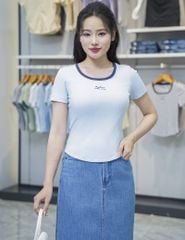 Áo thun gân nữ cổ bo vải phối hình thêu trước ngực