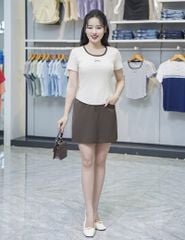 Áo thun gân nữ cổ bo vải phối hình thêu trước ngực