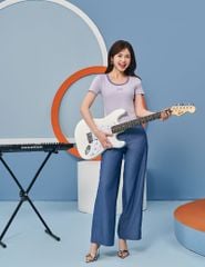 Áo thun gân nữ cổ bo vải phối hình thêu trước ngực