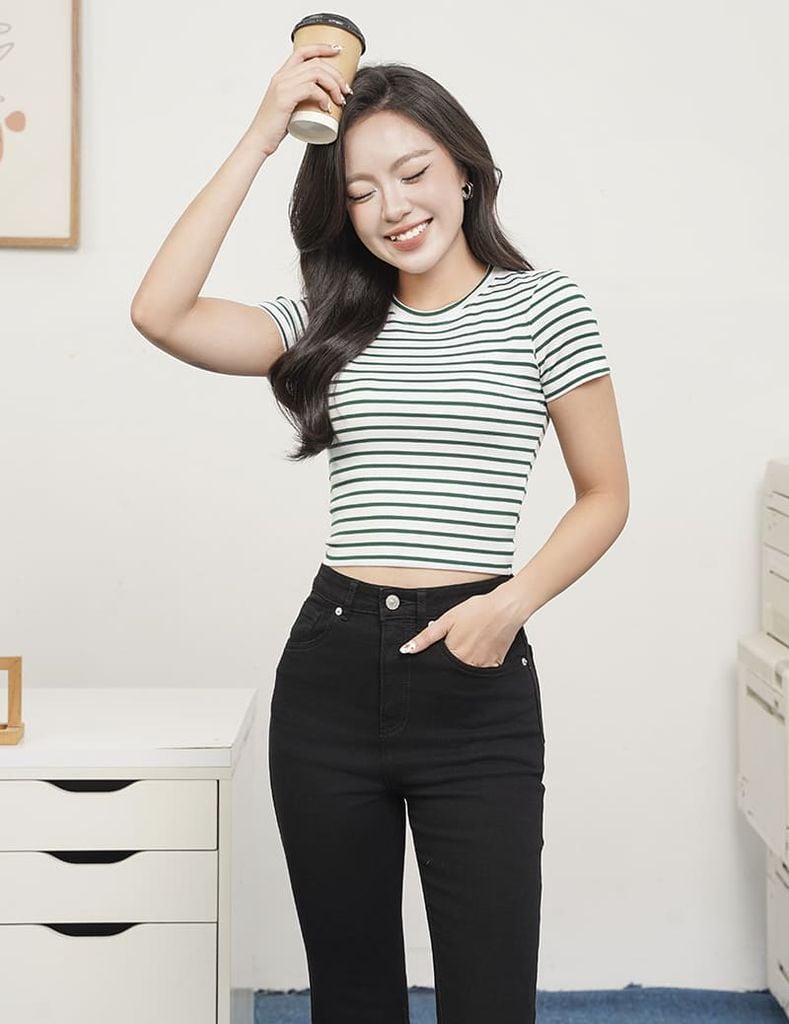 Quần jean nữ ống loe dáng ôm