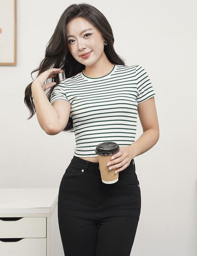 Quần jean nữ ống loe dáng ôm