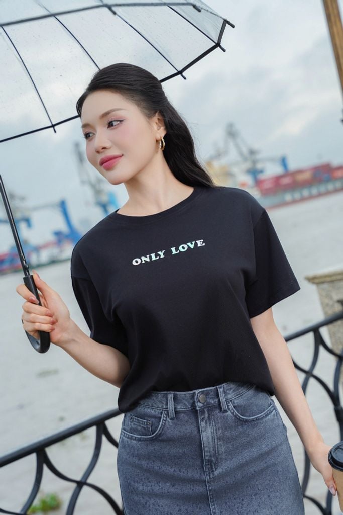 Áo t-shirt ngắn tay cổ tròn nữ in trước ngực