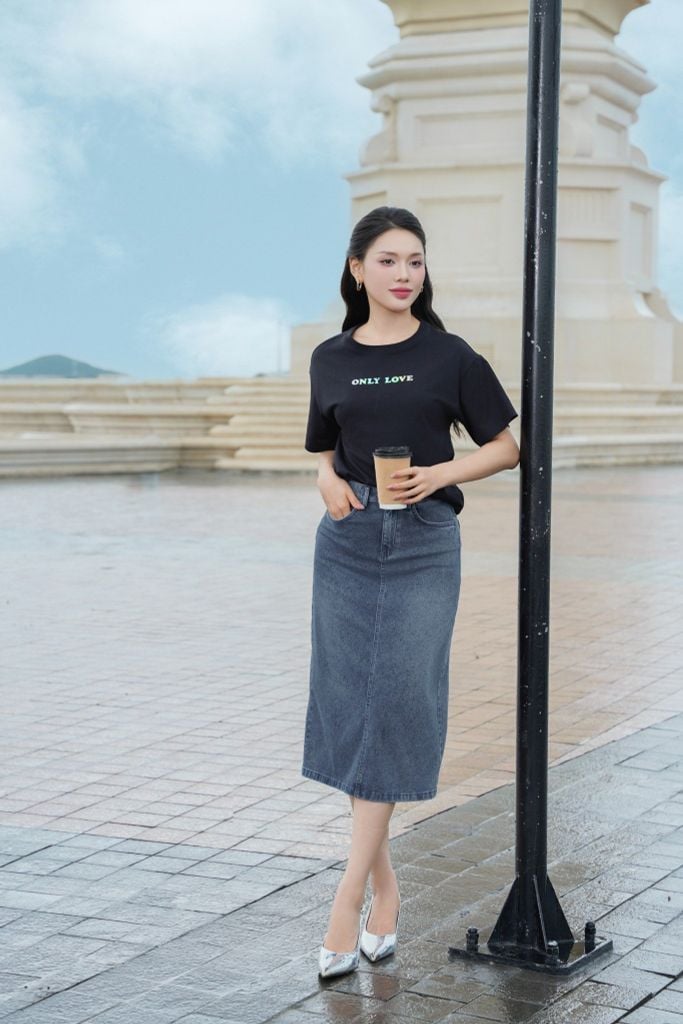Áo t-shirt ngắn tay cổ tròn nữ in trước ngực