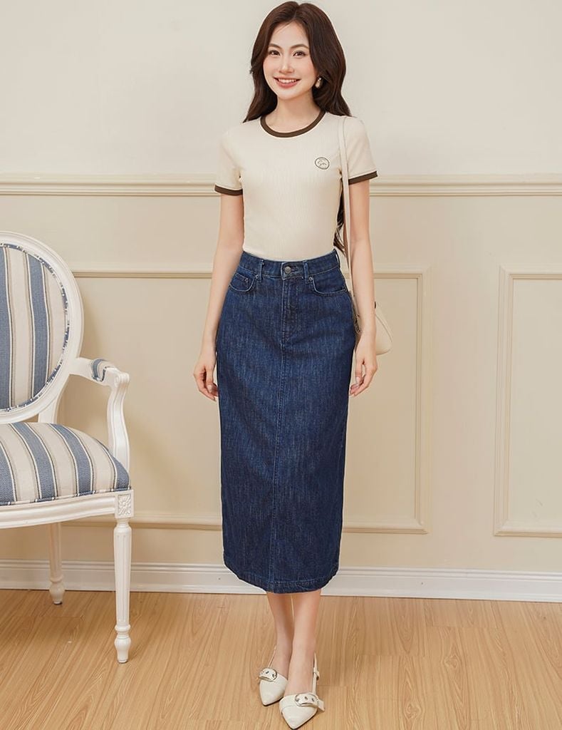 Áo t-shirt ngắn tay cổ tròn nữ phối cổ khác màu hình in nhỏ trước ngực